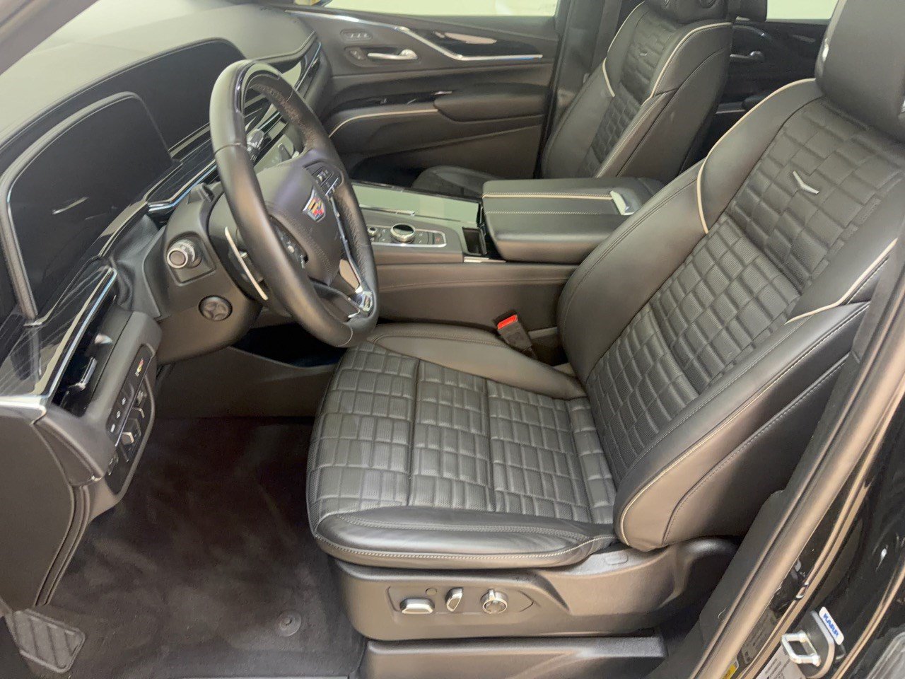 Used 2024 Cadillac Escalade V w/ Heavy-Duty Trailer Package AWD/4WD image 5