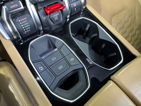 Used 2021 Lamborghini Urus image 29