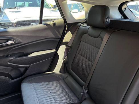Used 2025 Chevrolet Trax LT FWD image 34