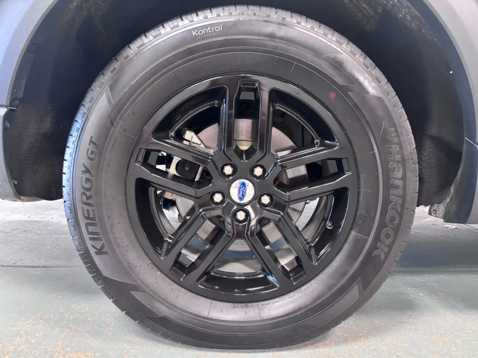 Used 2025 Ford Explorer Active AWD/4WD image 9