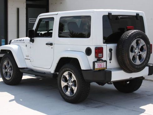 Used 2016 Jeep Wrangler Sahara AWD/4WD image 9
