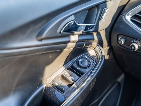 Used 2019 Chevrolet Malibu LT w/ Leather Package image 27