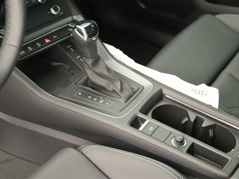 New 2025 Audi Q3 2.0T Premium image 17