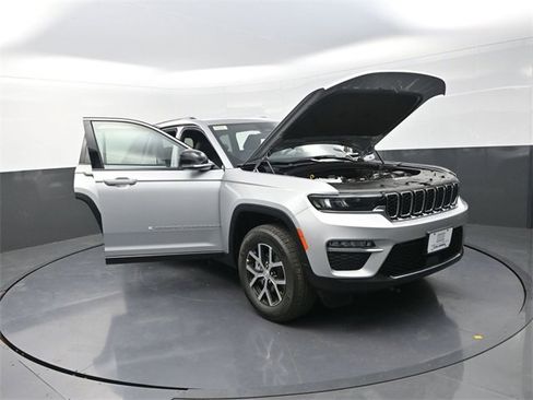 New 2025 Jeep Grand Cherokee Limited image 25