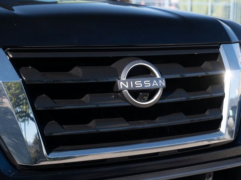 Used 2021 Nissan Armada SL w/ Captain's Chairs Package image 10