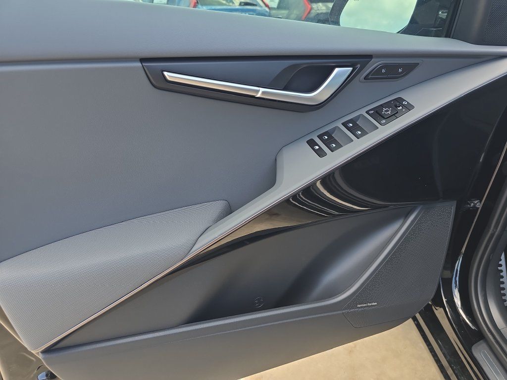 New 2026 Kia Niro SX Touring FWD image 18