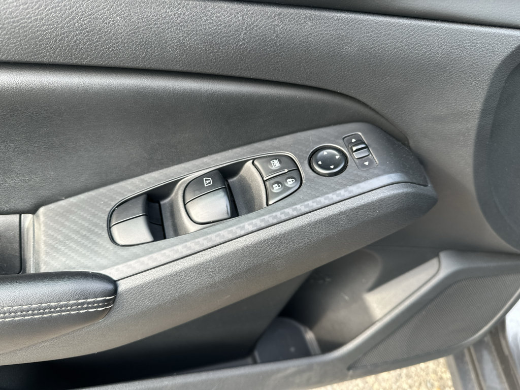 Used 2024 Nissan Altima 2.5 SV FWD image 17