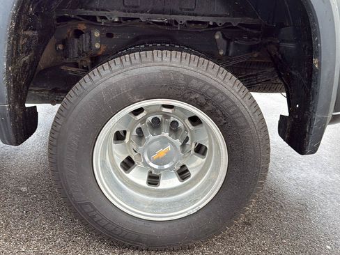 Used 2025 Chevrolet Silverado 3500 LTZ w/ LTZ Convenience Package AWD/4WD image 15