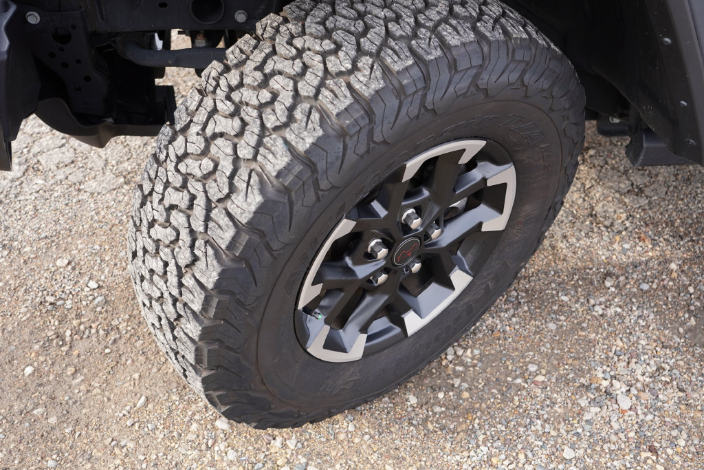 Used 2025 Jeep Wrangler Unlimited Rubicon w/ Convenience Group AWD/4WD image 13