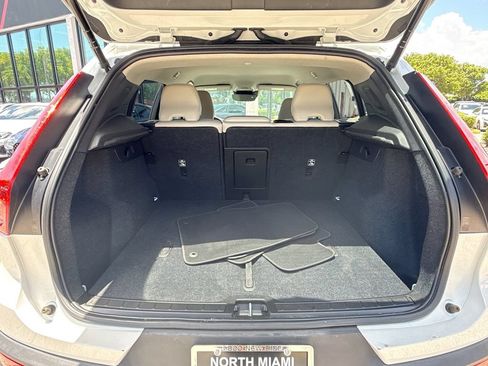 Used 2021 Volvo XC40 T4 Momentum w/ Premium Package FWD image 27
