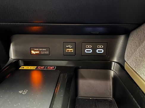 Used 2025 Toyota Camry LE AWD/4WD image 22