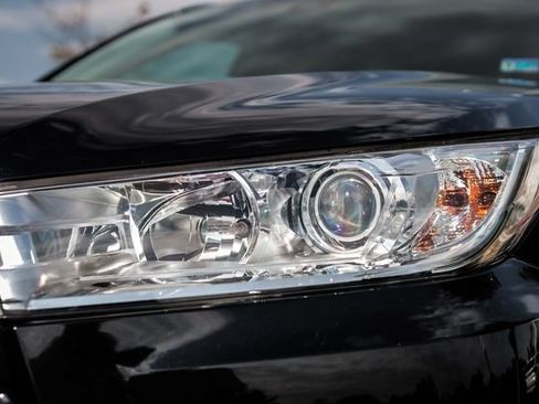 Used 2019 Toyota Highlander XLE AWD/4WD image 9
