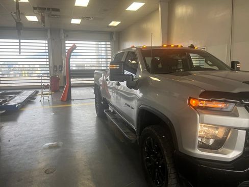 Used 2022 Chevrolet Silverado 2500 Custom w/ Custom Value Package AWD/4WD image 7