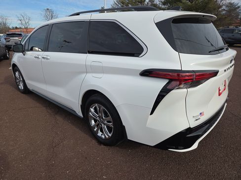 Certified 2023 Toyota Sienna XSE w/ XSE Plus Package image 5