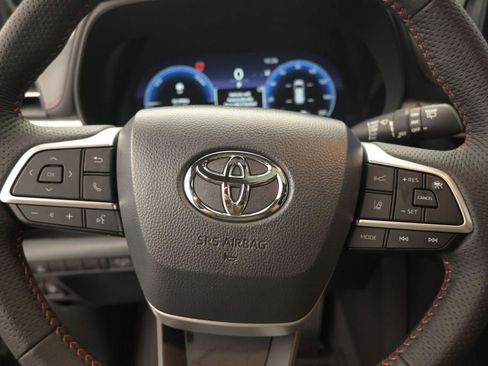 Used 2025 Toyota Sienna XSE w/ XSE Premium Package FWD image 22
