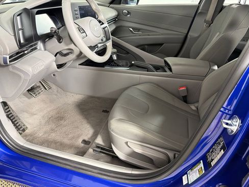 Used 2025 Hyundai Elantra Sport FWD image 9