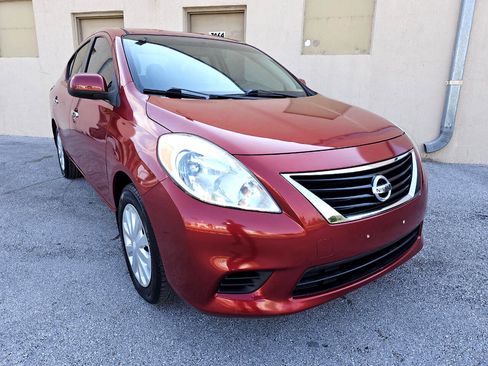 Used 2013 Nissan Versa SV image 19