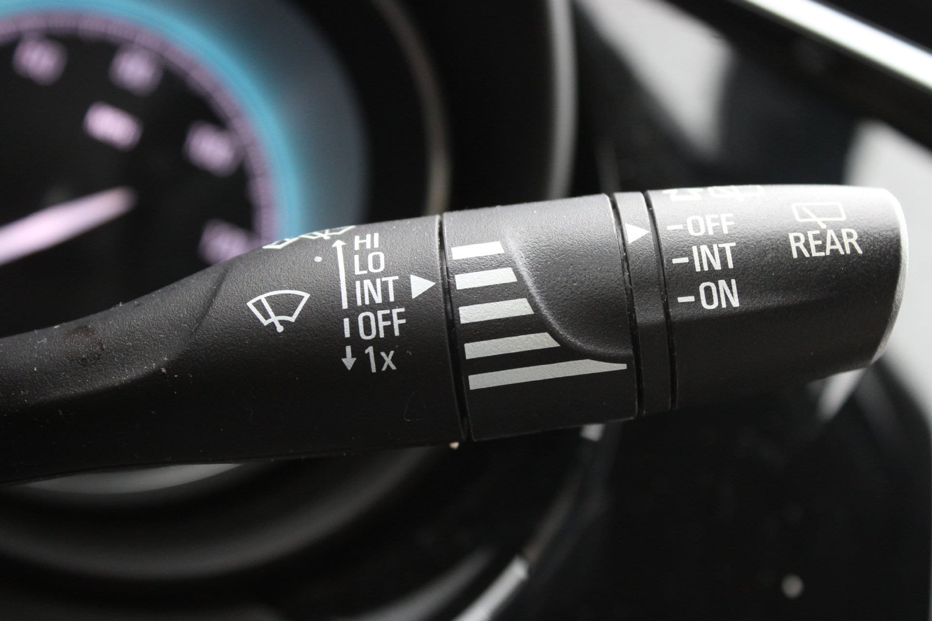 Used 2018 Buick Envision Essence FWD image 32