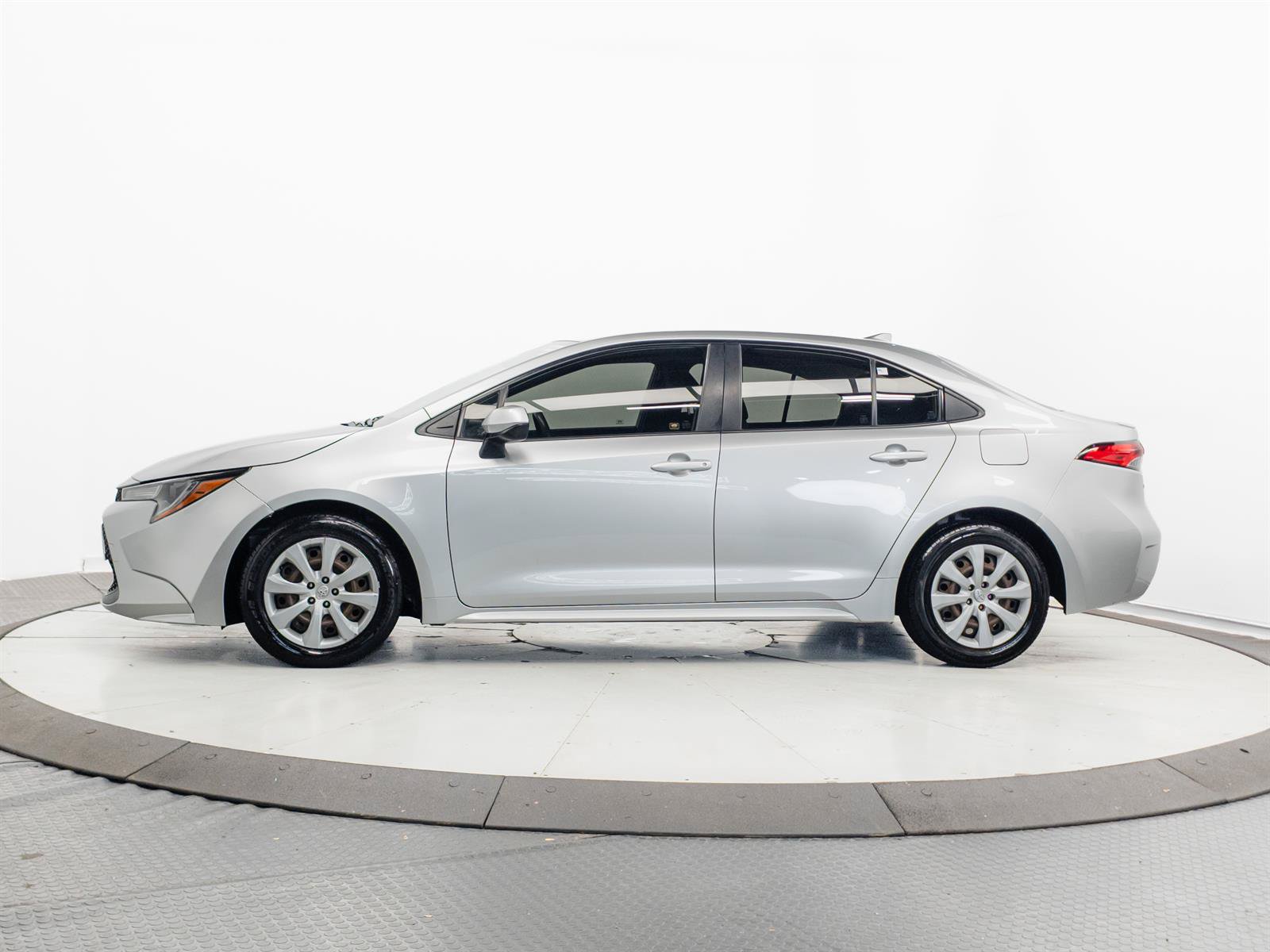 Used 2020 Toyota Corolla LE FWD image 9