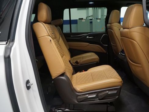 Used 2022 Cadillac Escalade ESV Premium Luxury image 19