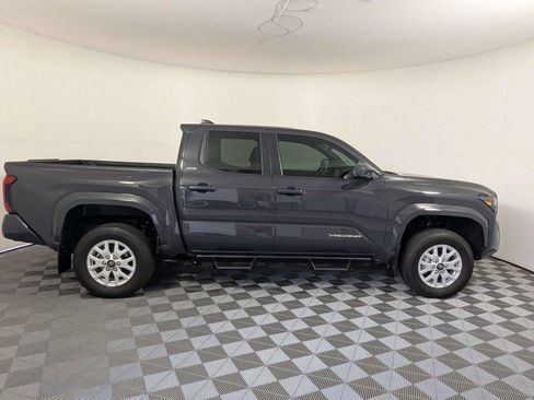 Used 2024 Toyota Tacoma SR5 w/ SR5 Upgrade Package AWD/4WD image 4