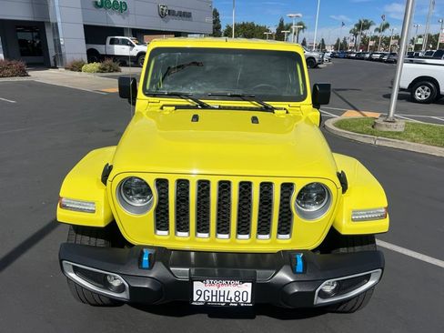 Used 2023 Jeep Wrangler Unlimited Sahara AWD/4WD image 9