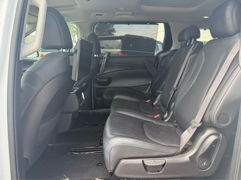 Used 2025 Kia Carnival SX FWD image 6