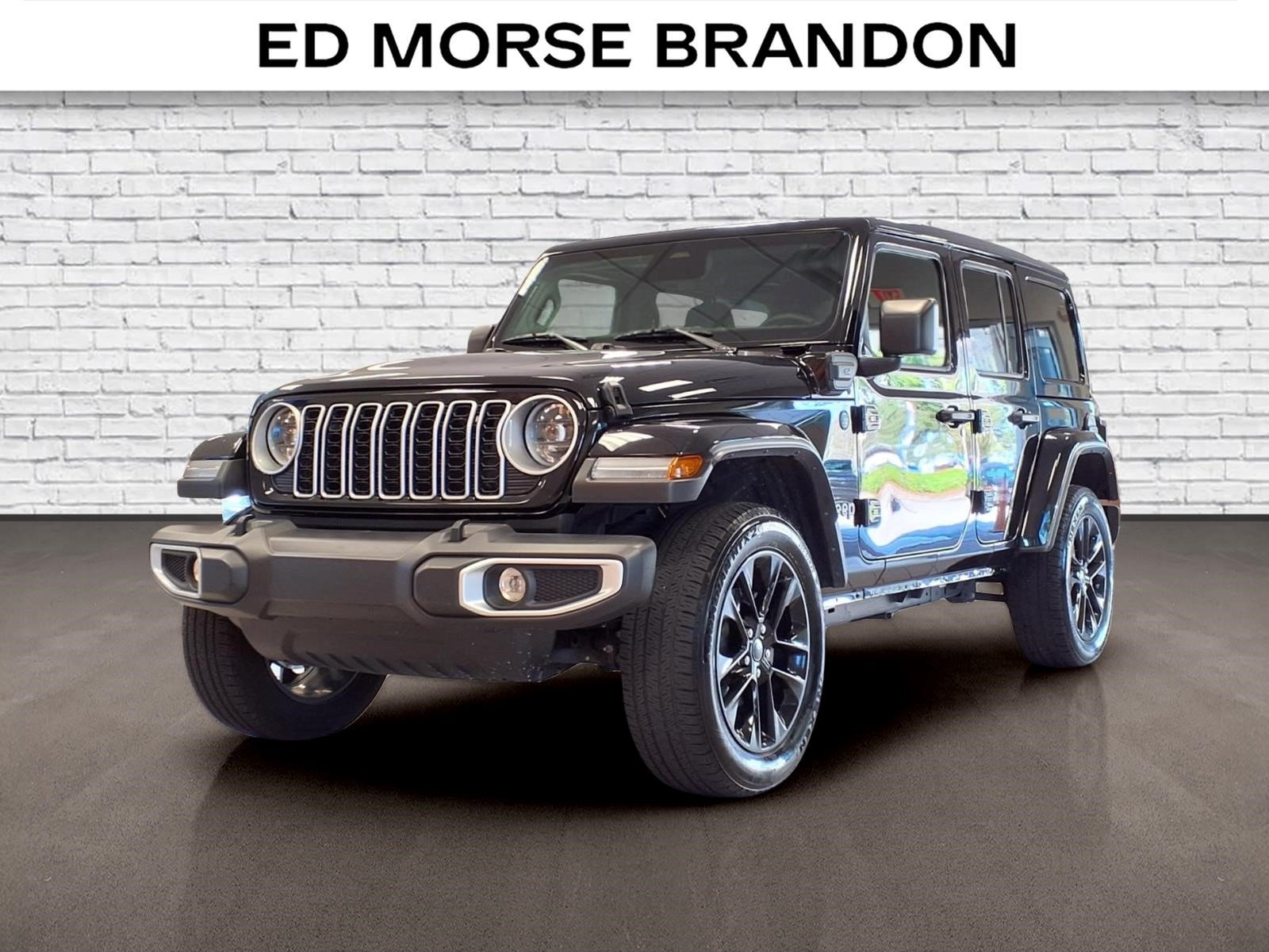 Used 2025 Jeep Wrangler Unlimited Sahara w/ Safety Group AWD/4WD image 1