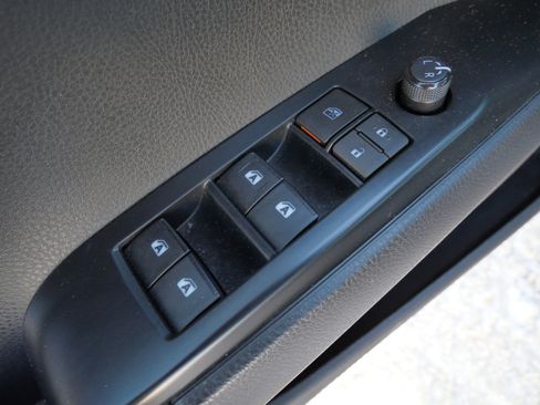 Certified 2020 Toyota Camry LE image 20