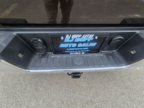 Used 2018 Chevrolet Silverado 1500 LT image 24