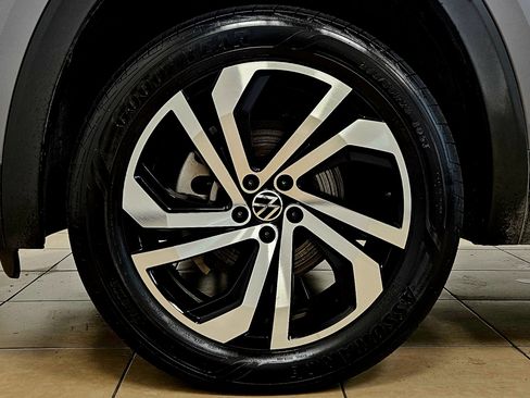 Used 2023 Volkswagen Atlas SEL image 38