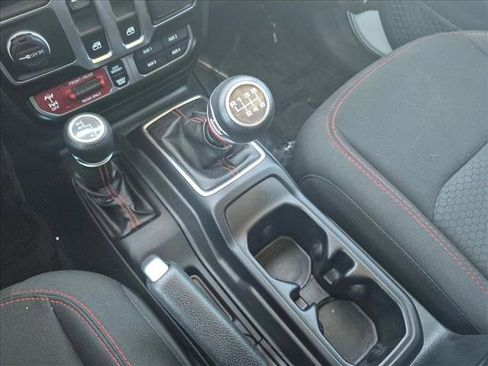 Used 2022 Jeep Wrangler Rubicon AWD/4WD image 17