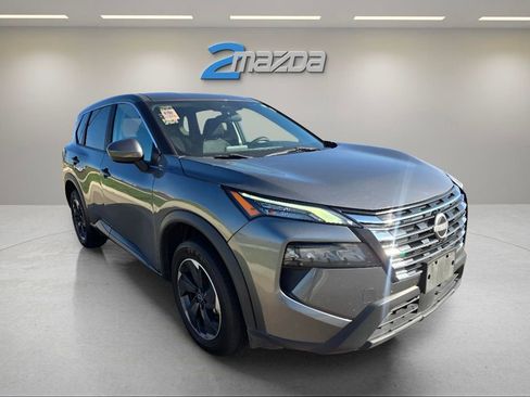 Used 2024 Nissan Rogue SV image 7