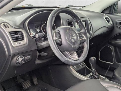 Used 2020 Jeep Compass Latitude w/ Premium Lighting Group image 2