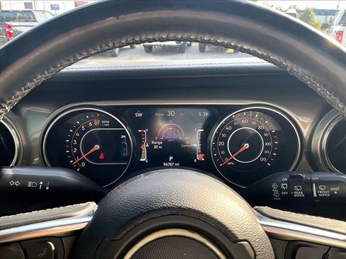 Used 2018 Jeep Wrangler Unlimited Sahara AWD/4WD image 21