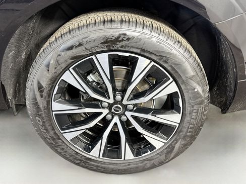 Used 2025 Volvo XC60 B5 Plus image 37
