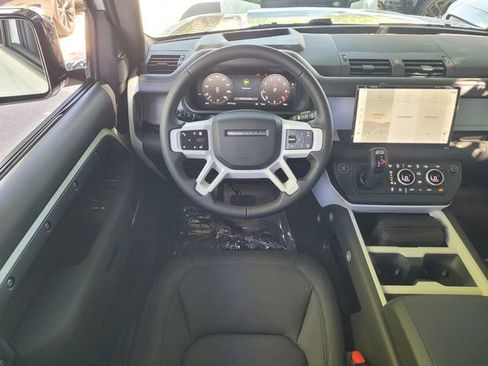 Used 2025 Land Rover Defender 110 X-Dynamic SE image 8