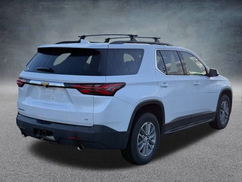 Used 2023 Chevrolet Traverse LT image 3