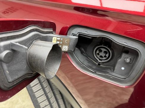 Used 2022 Jeep Grand Cherokee Limited 4xe image 31