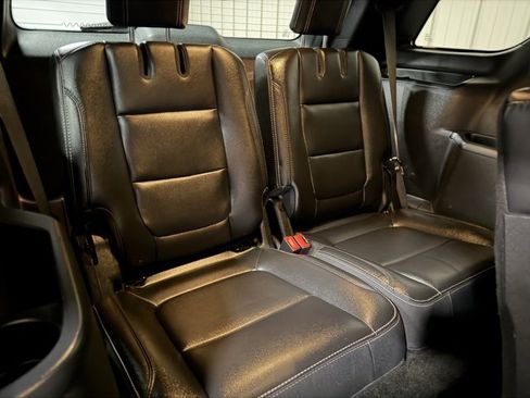 Used 2018 Ford Explorer Limited image 26