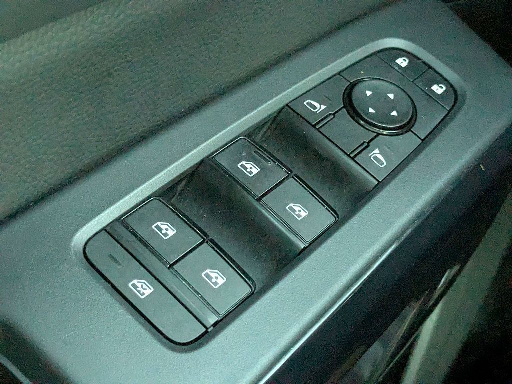 Used 2025 Nissan Pathfinder SV FWD image 26