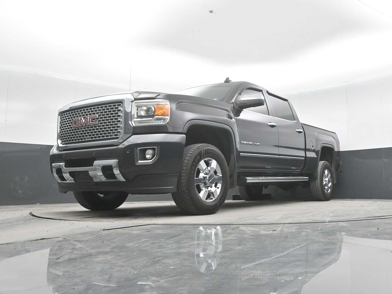 Used 2015 GMC Sierra 2500 Denali w/ Driver Alert Package AWD/4WD image 26
