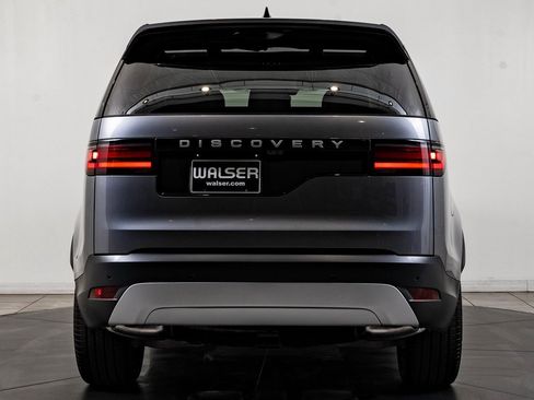 New 2026 Land Rover Discovery S image 7