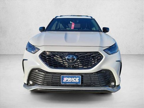 Used 2024 Toyota Highlander XSE image 2