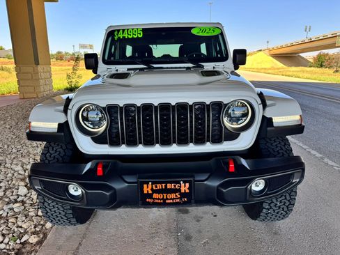 Used 2025 Jeep Wrangler Unlimited Rubicon w/ Convenience Group AWD/4WD image 8