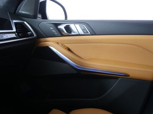 Used 2025 BMW X7 xDrive40i w/ M Sport Package image 33