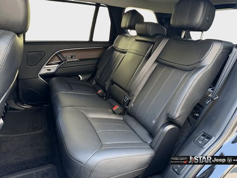 Used 2025 Land Rover Range Rover Long Wheelbase SE AWD/4WD image 23