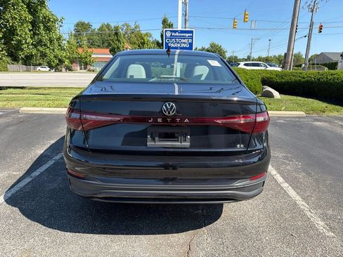 Used 2025 Volkswagen Jetta SE FWD image 6