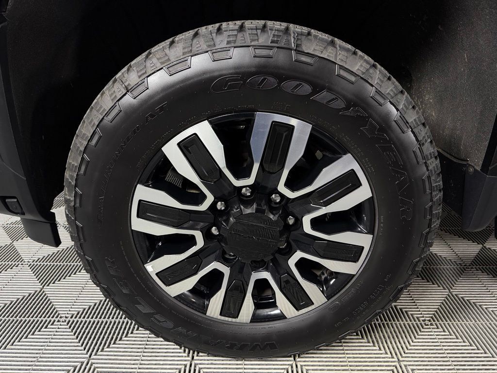 Used 2025 GMC Sierra 3500 Denali Ultimate AWD/4WD image 11