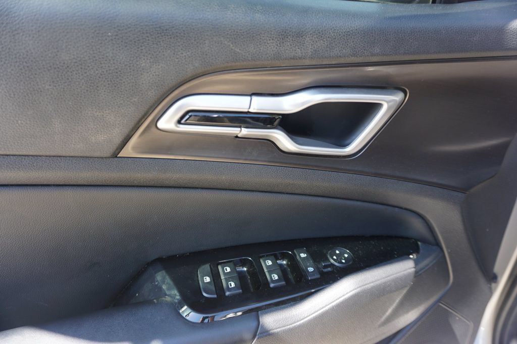 Used 2024 Kia Sportage EX FWD image 4